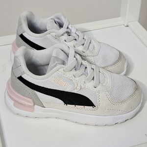 Toddler Puma sneakers (lightly loved) sz 7